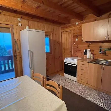 Cozy Wooden Holiday home *